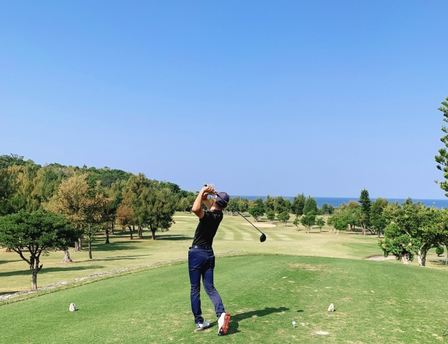 沖縄のゴルフ場　青い海青い空のゴルフ場